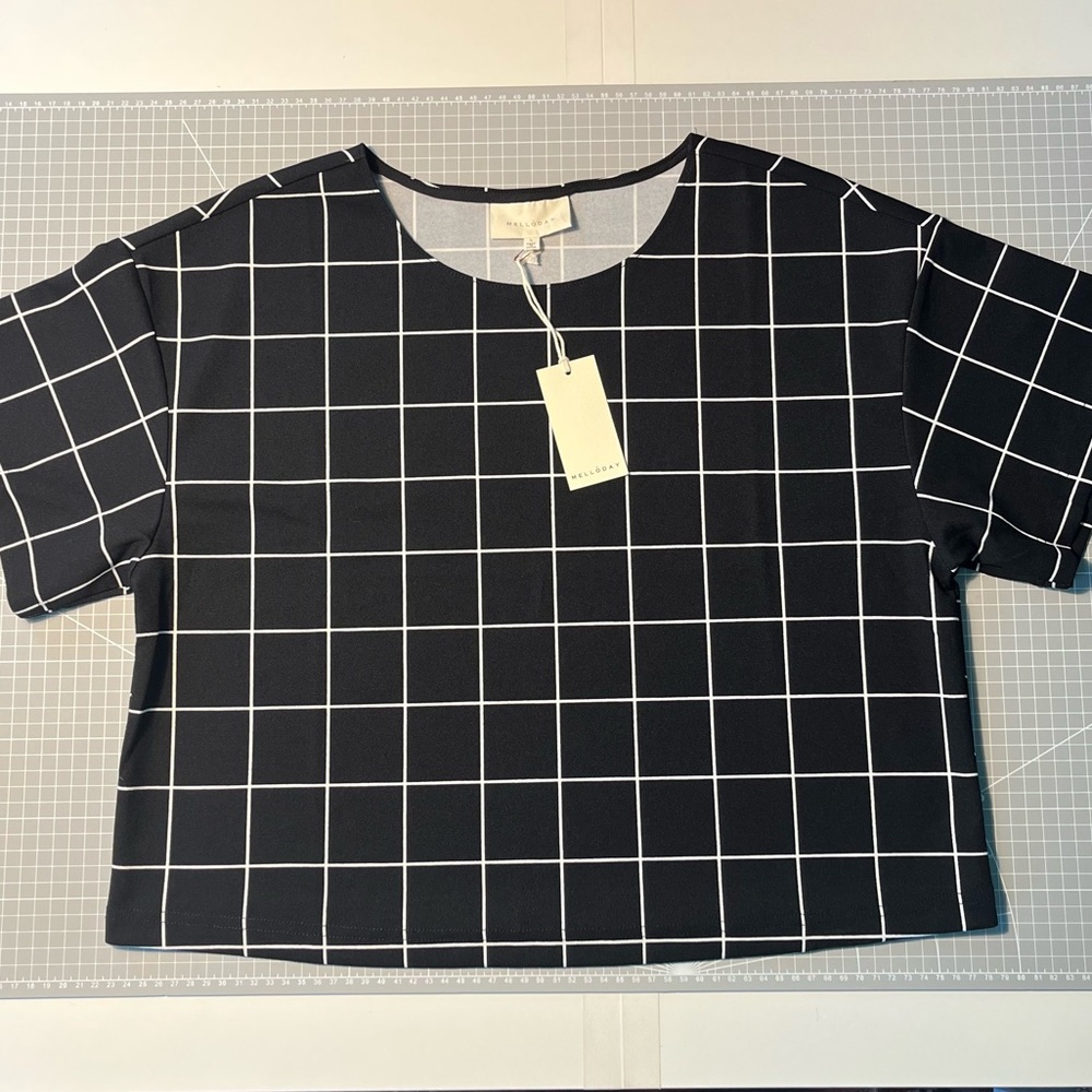 Black Boxy Short Sleeve Shirt with White Grid Design, Large